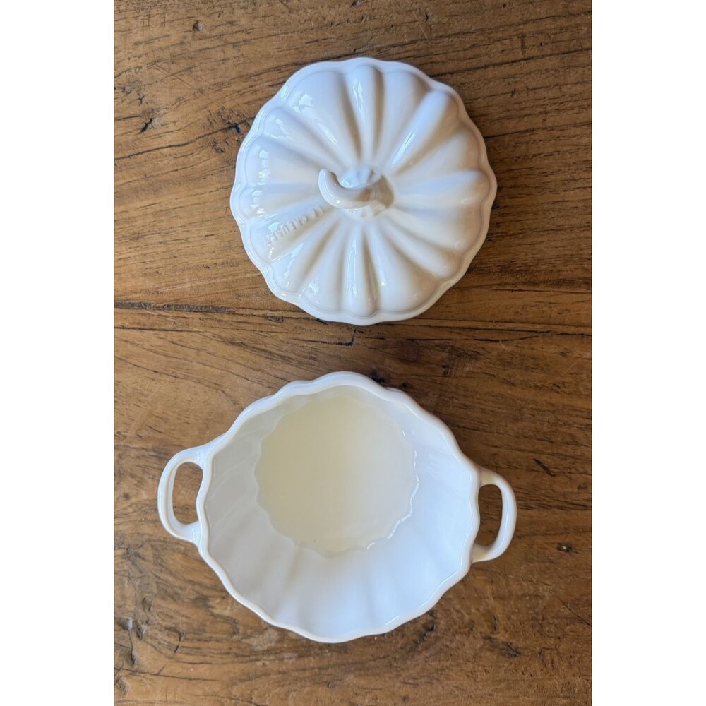 Le Creuset Stoneware Figural Pumpkin Mini Cocotte 12 oz 350 ml White NEW NIB - Picture 8 of 12